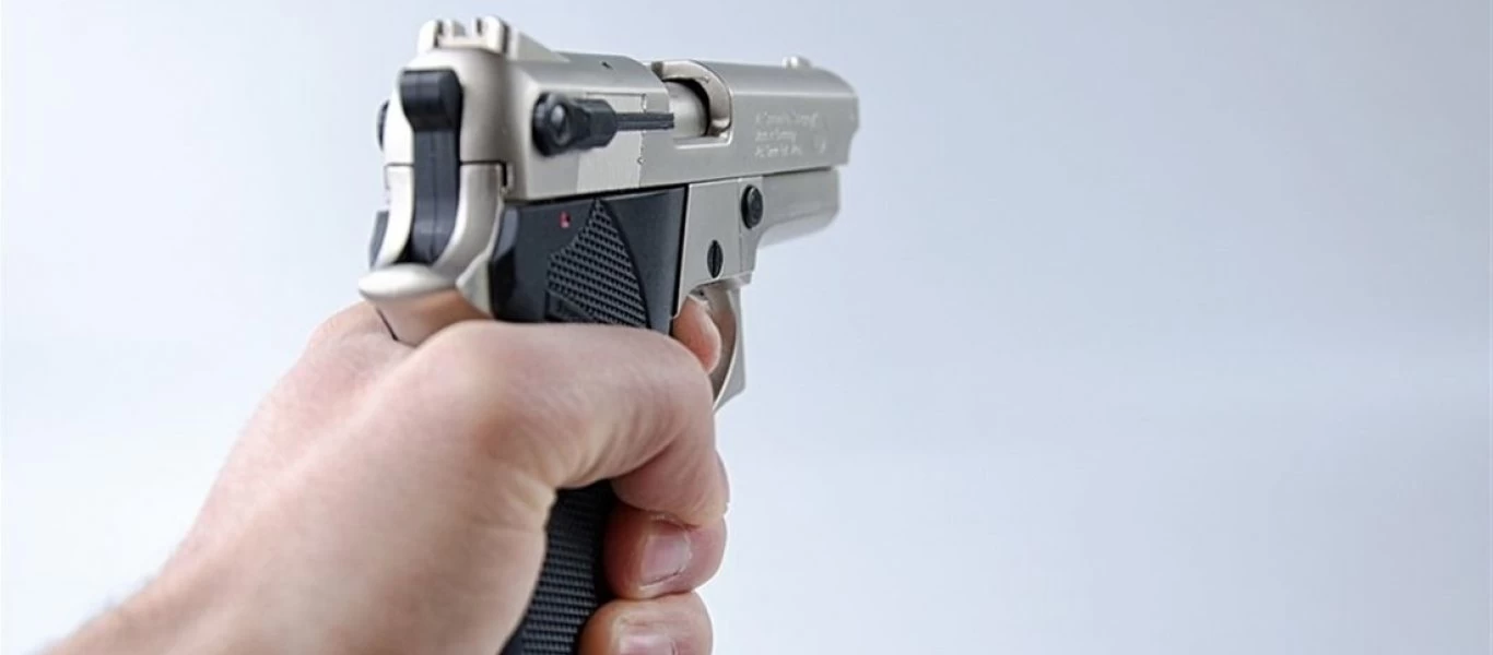 ΗΠΑ: Στο «φως» βίντεο που δείχνει μια λευκή γυναίκα να απειλεί με όπλο μια μαύρη και την κόρη της (βίντεο)